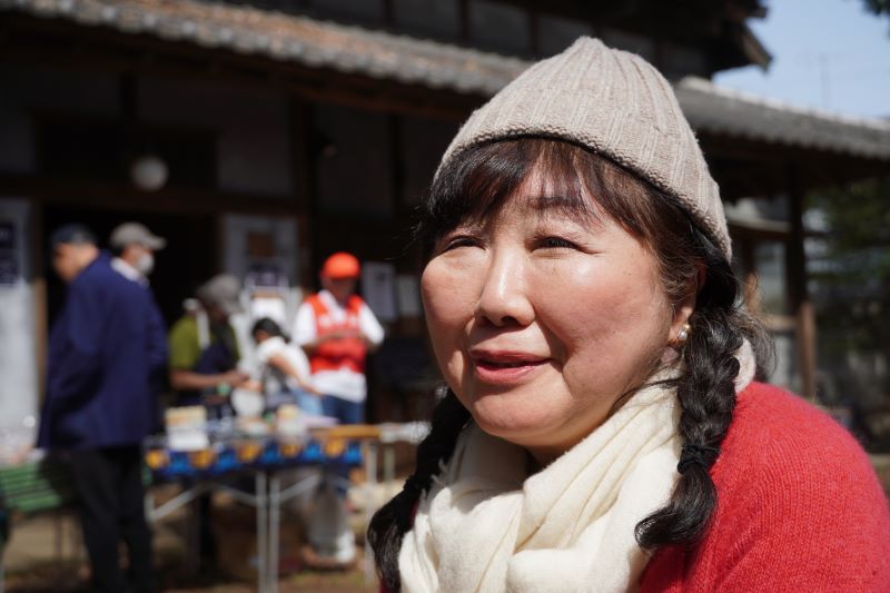 自身の活動について語る枝元さん（2023年3月、写真／時事通信）