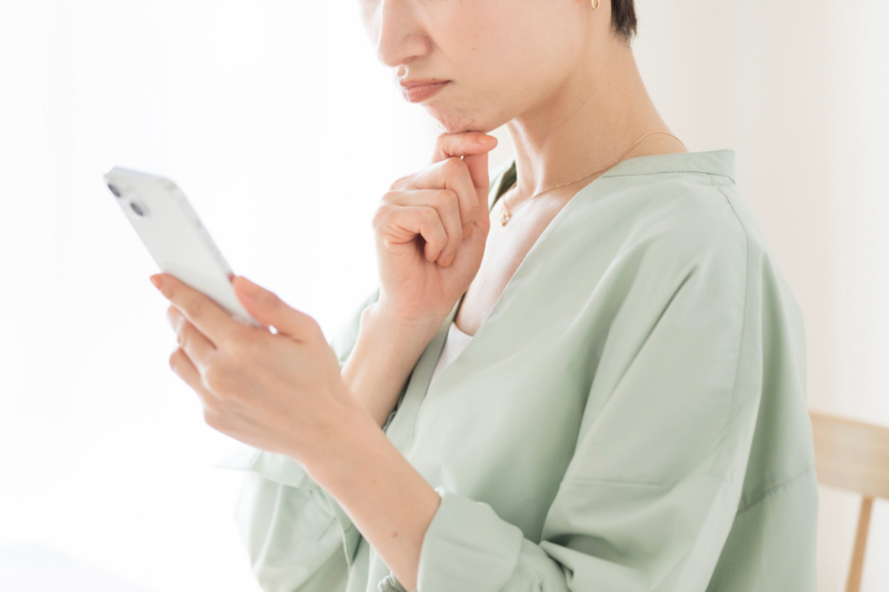 スマホの使いすぎで「スマホ認知症」になる可能性がある（写真／イメージマート）