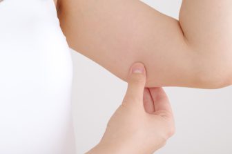 《2週間でみるみる変化も》プロが教える「二の腕ダイエット」 バレエの動きで効率よくアプローチ…