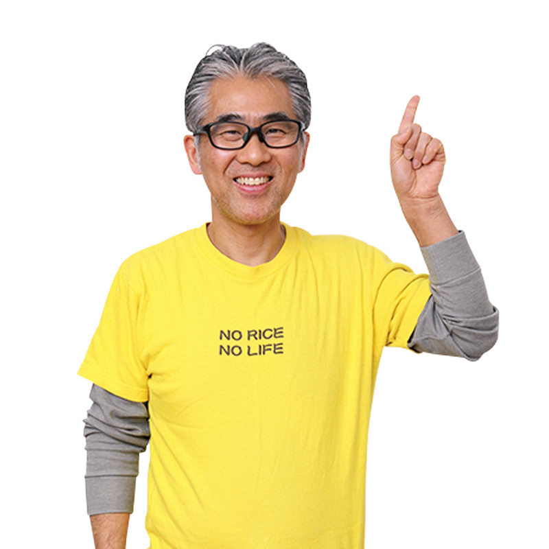 指をさす男性