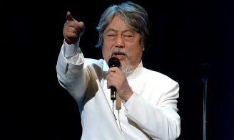 沢田研二、物価高を一喝「キャベツや米が高い」「米なんで“御米”ですよ」コンサートで“ジュリー節”が炸裂　チケット代は据え置きでファンに寄り添う  (1/3)| 女性セブンプラス