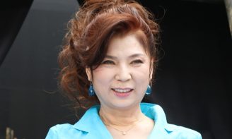 ◯八代亜紀デザイン 浴衣 八代亜紀 あいつ - YouTube