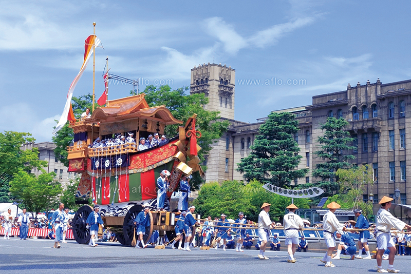 山鉾巡行は圧巻の「祇園祭」