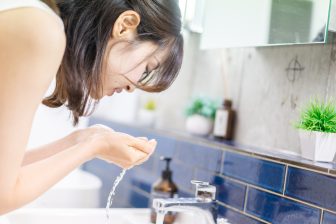 《最悪、失明の恐れも》目の健康のために避けたいNG習慣「目を洗う」「水を一気飲みする」「コン…
