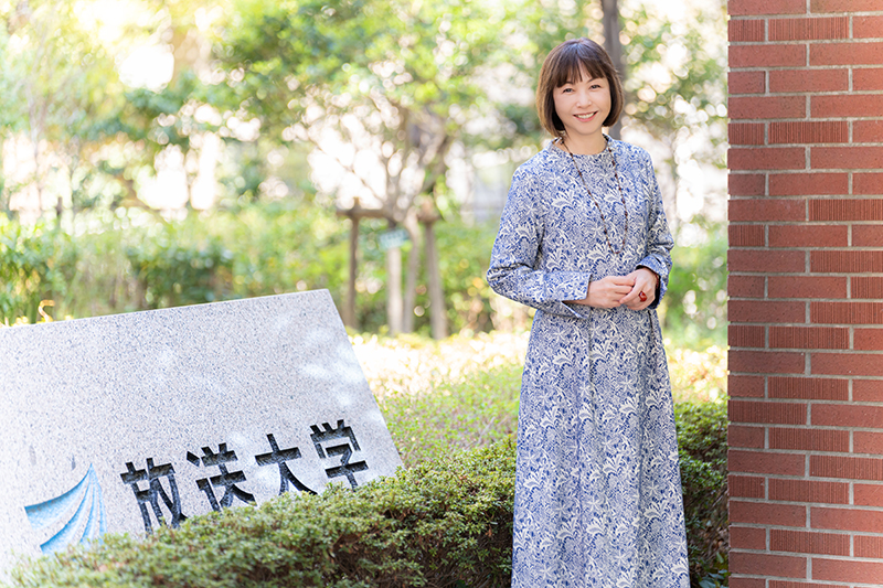 全国の放送大学のキャンパスを訪れ、さまざまな年代の学生と“面接授業”を受講するのも楽しみのひとつだという（写真提供／麻木久仁子）