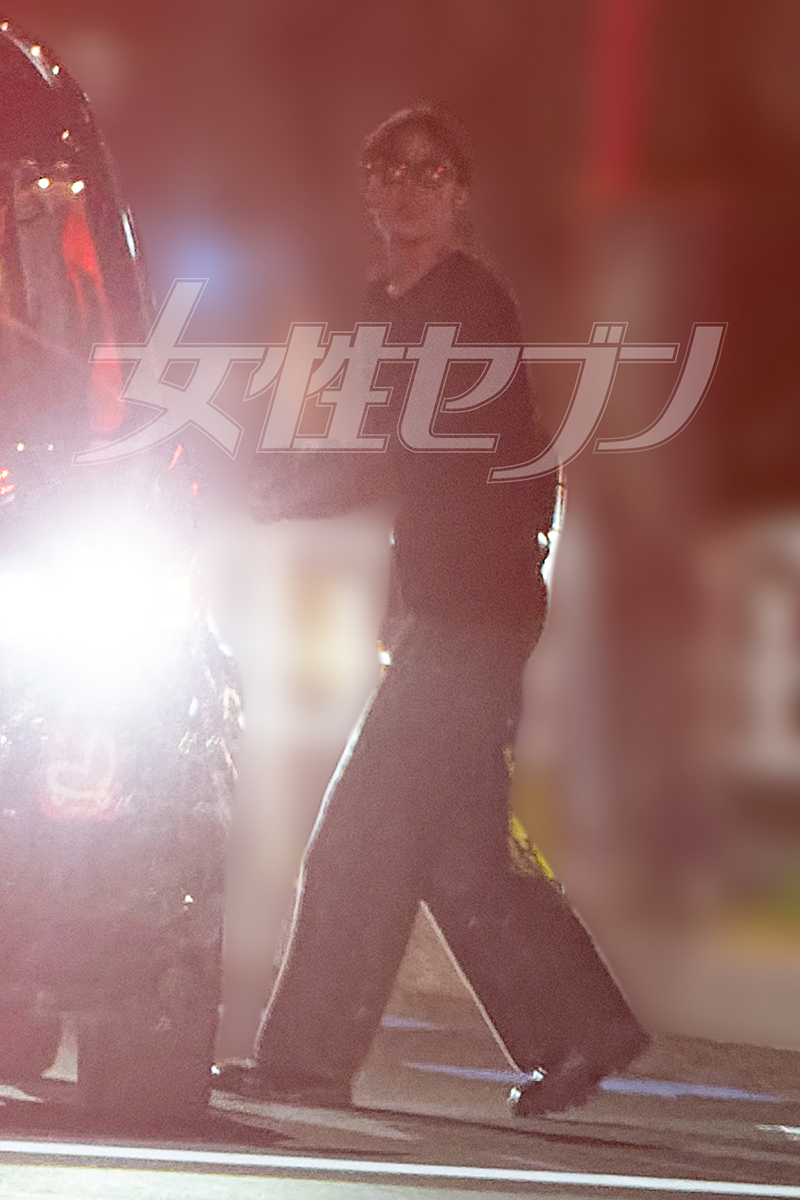 タクシーに乗り込む広瀬アリス（2025年5月）