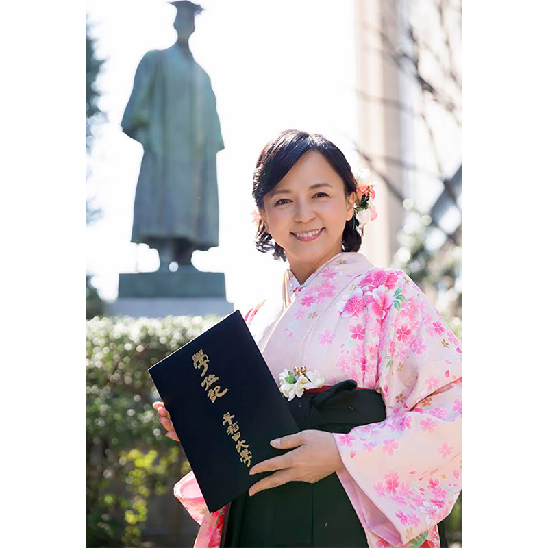早稲田大学大学院卒業後、大学の研究室に残り抗老化学の研究を続けた。この春から、東京大学の研究室所属に