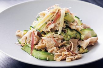《人気料理家YouTuberが教える絶品レシピ》「豚しゃぶサラダ」は火が通ったらすぐ上げる、「チンジャオロース」の豚肉アレンジも！