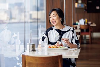 《大ブームが到来中》初心者にもおすすめ、話題の豪華客船クルーズを川上麻衣子が初体験