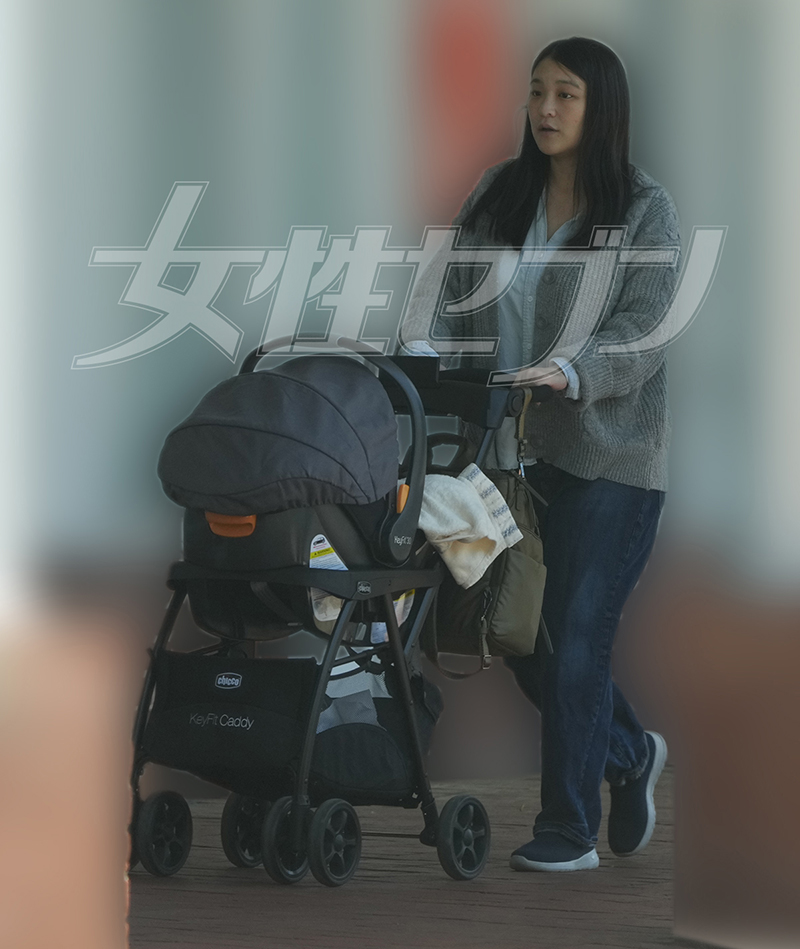 ベビーカーを押す眞子さん（2025年5月）