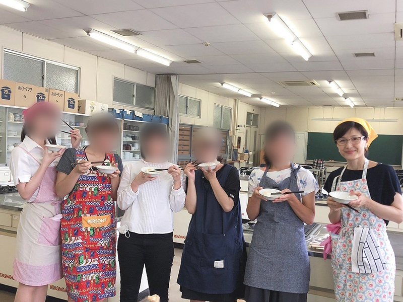聖心女子大学では20代の同級生に交じって実習を受けた水野真紀