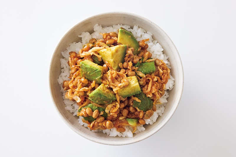 「パリパリ納豆アボカ丼」