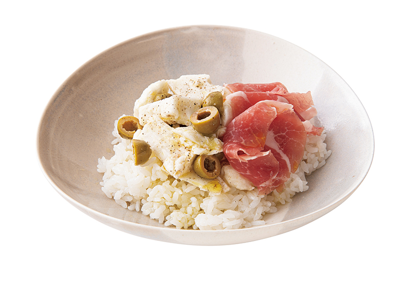 「生ハムとたたき長いもオリーブ丼」