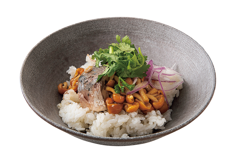 「さばとなめこのエスニック丼」