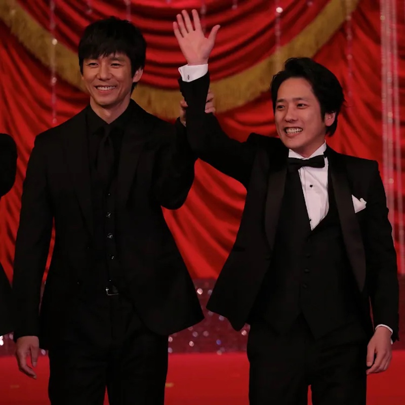 公私ともに仲の良い二宮和也（右）も世界でその名が知られている
