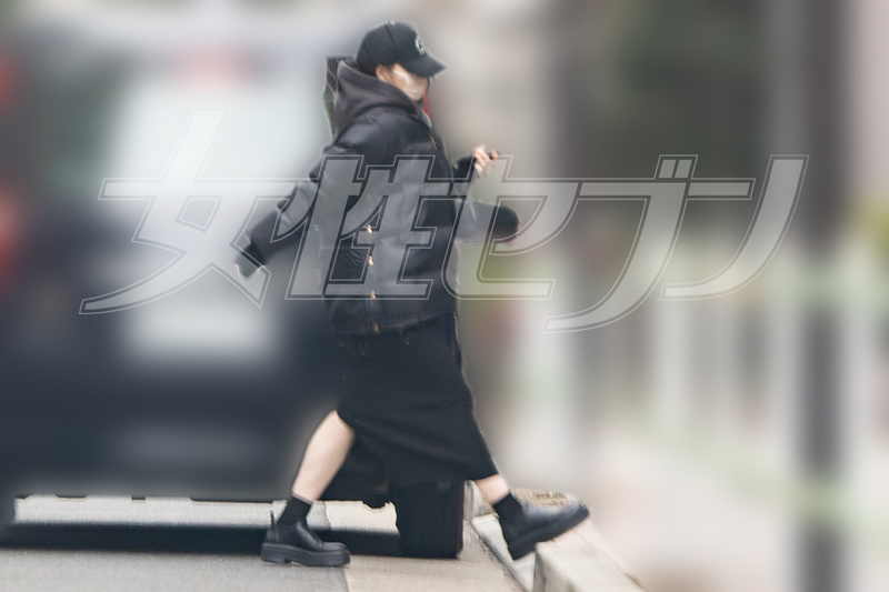 タクシーを降りて自宅へ向かう（2025年1月）