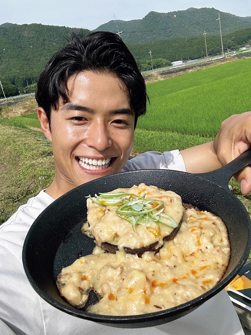 「京都では京なすを輪切りにして、京みそを入れた麻婆なすステーキを作りました（2023年7月）。ぼくのInstagramにはレシピも載せているのでぜひチェックしてみてください！」（写真／本人提供）