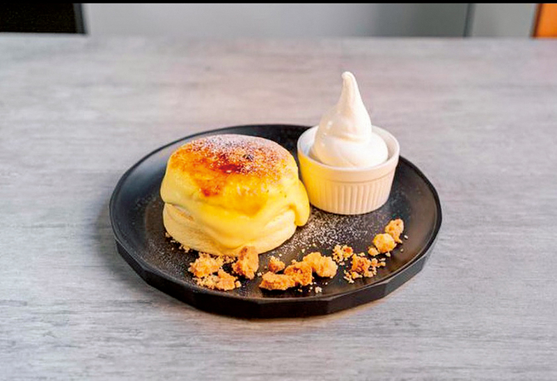 「カフェRob」のクリームブリュレパンケーキ