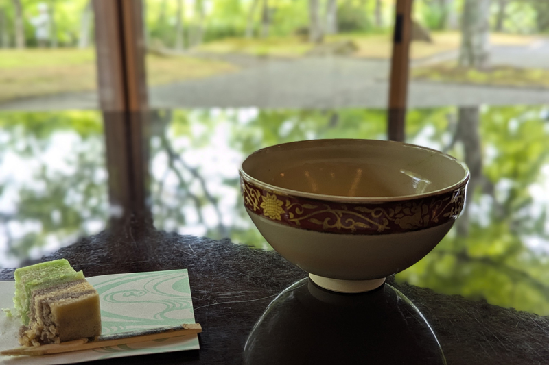 茶室 真和亭でお抹茶を（茶菓子付き、800円）