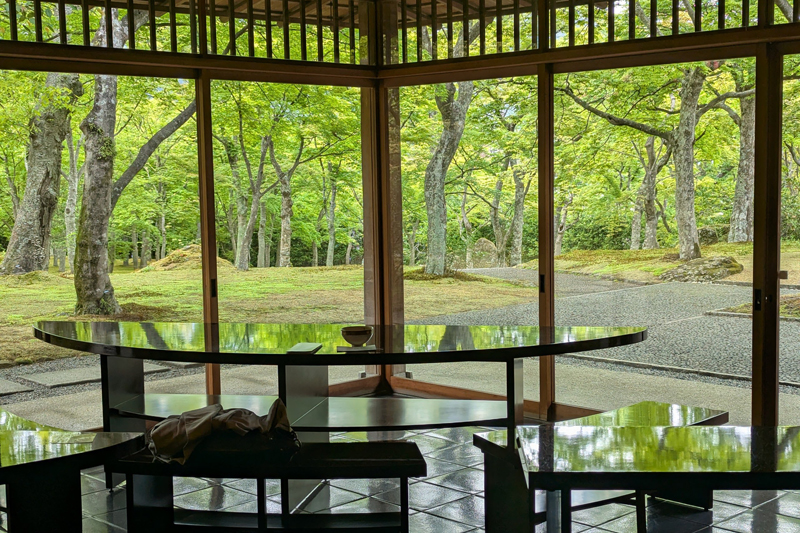 「神仙郷」の苔庭を望む茶室 真和亭