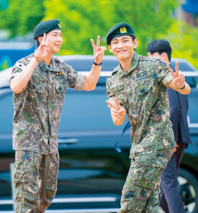 「除隊を待ってくださったARMY（BTSのファン）の皆さんに心から感謝します」とV（写真／アフロ）