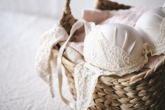 《気づいたら5年も着てた…》下着の捨て方をプロが指南「ブラジャーの捨てどきの目安は着用回数100回」