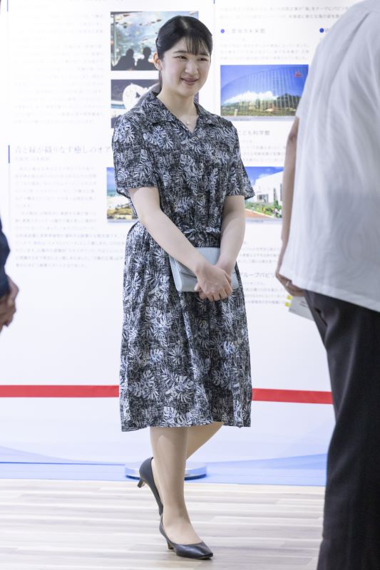 かりゆしのワンピースを着用。（写真／JMPA）
