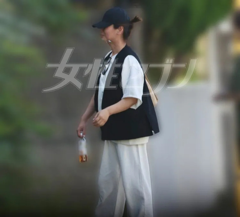 買い物帰りの氷川きよし（2024年5月）