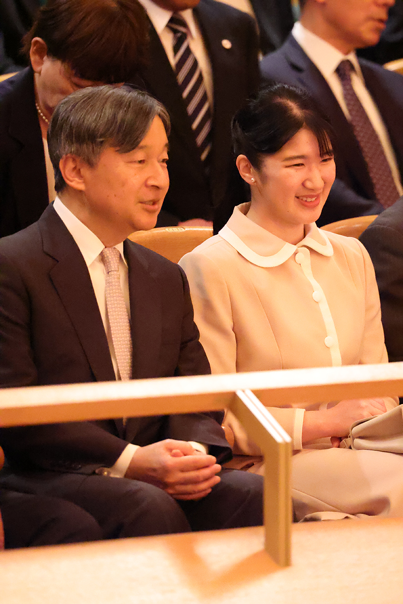 父娘ふたりでのご鑑賞になった（2025年5月、東京・新宿区。撮影／JMPA）