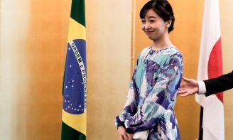 乗客に寝顔を撮られて》佳子さま「ブラジル訪問でまさかの
