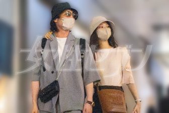 《カレの肩に手を回して》元AKB48柏木由紀「芸人彼氏」と大胆デート、腕に光るは「300万円以上」の世界三大時計か 