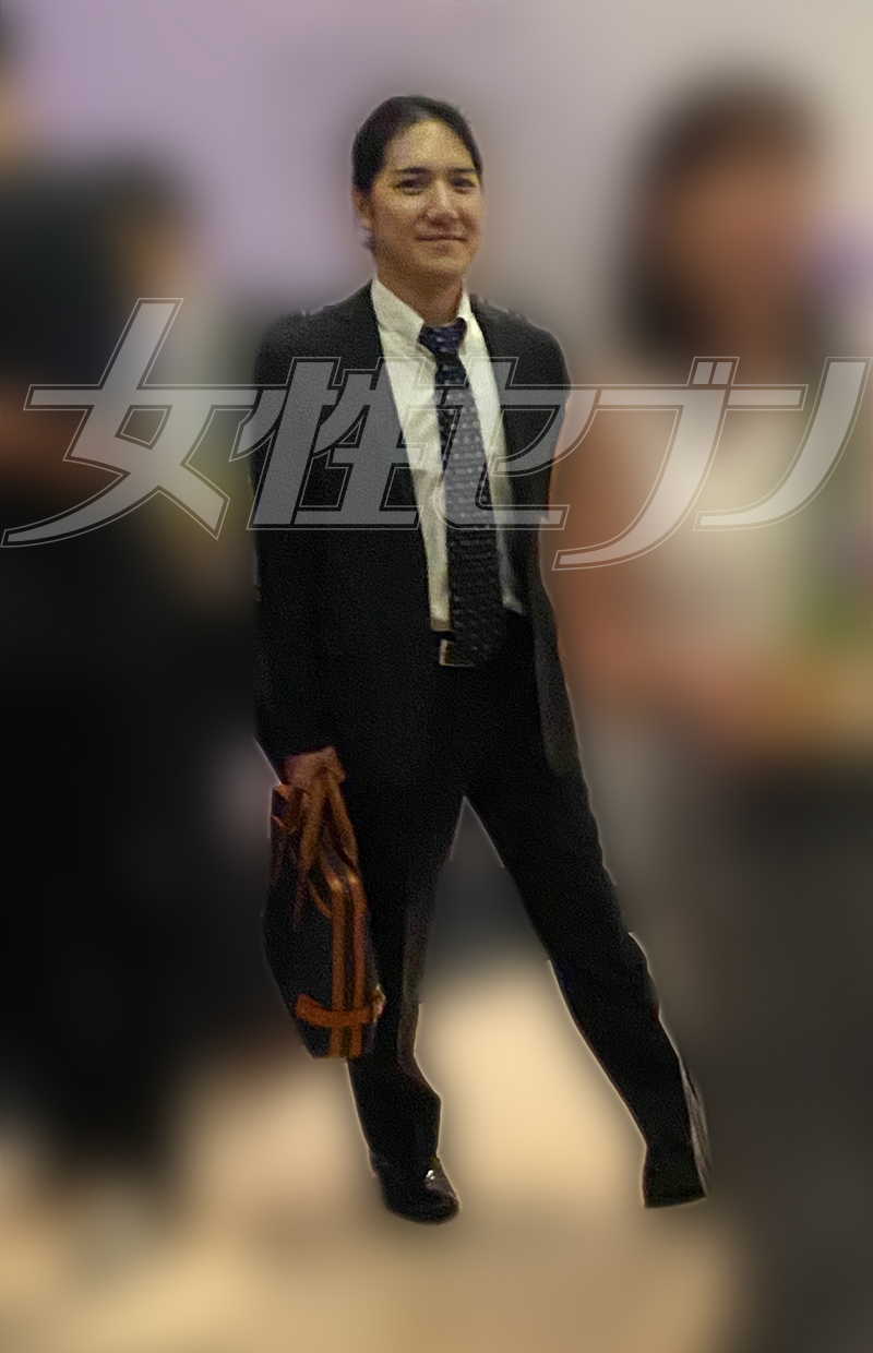 スーツ姿で晩餐会に参加（2025年6月）