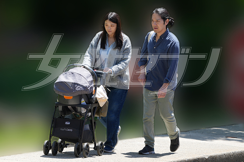 ベビーカーを押す眞子さん（2025年5月）