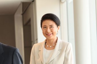 《皇室の“ヘビロテ”アイテム》雅子さまの首元に光る「ステーションネックレス」愛子さまと佳子さまも「パールで個性を発揮」