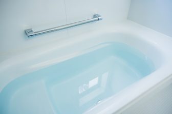 湯船につかるとサウナよりも効果的？40.5度入浴の研究報告、体温・血流・免疫反応が大きい可能性…