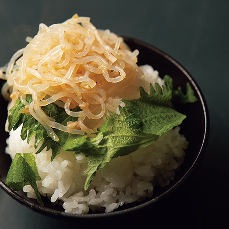 「しらたきのペペロンチーノ」をのせたごはん