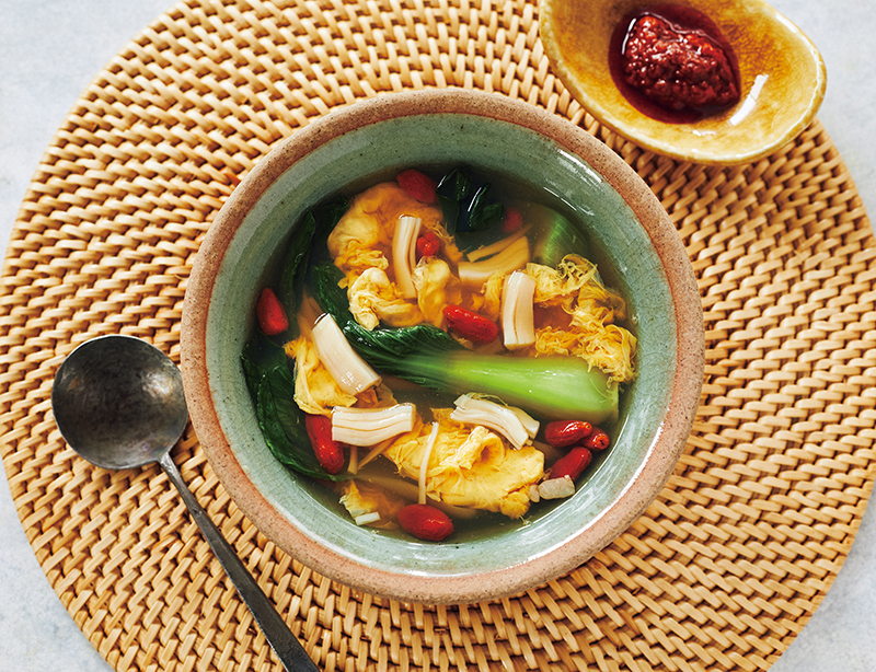 「帆立貝と卵と青梗菜、くこのスープ」