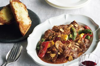 夏バテも吹き飛ばす!にんにくのスタミナレシピ ローストポークやクリームドリアなど主菜&主食のレシピ8つ