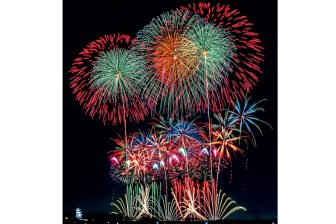《花火写真家が解説》全国の注目花火大会の見どころ＆スケジュールを一挙紹介！「打ち上げ数約4万…