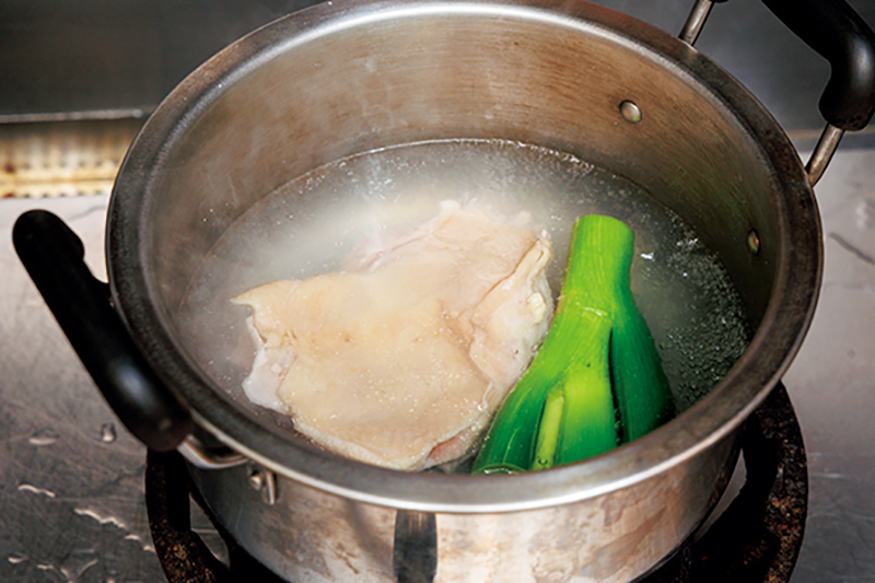 鶏肉は余熱で火を通してジューシーに