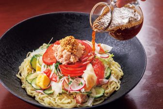 《ホテル中国料理長のオリジナル冷やし中華レシピ》こだわりの華やかな具材としょうがの効いたた…