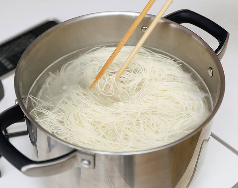 そうめん1人前（100g/2把）あたり約1Lの湯が目安