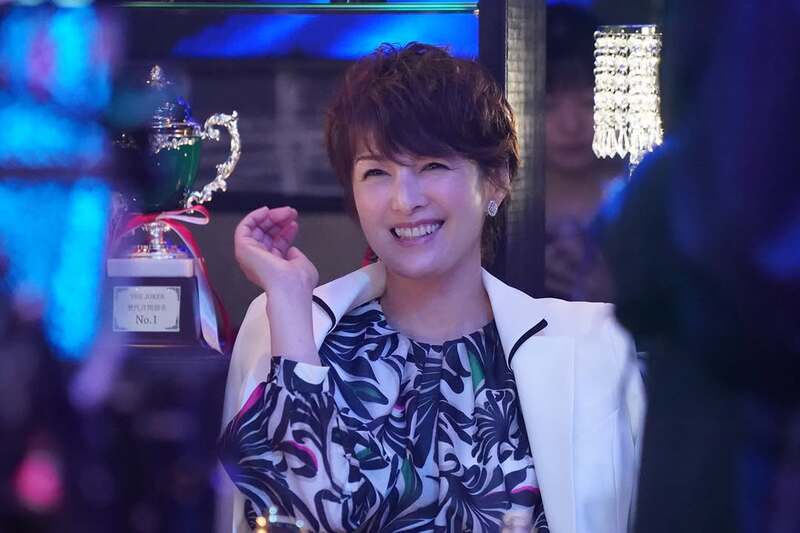 ホストクラブの常連客を演じる吉瀬美智子（インスタグラムより）