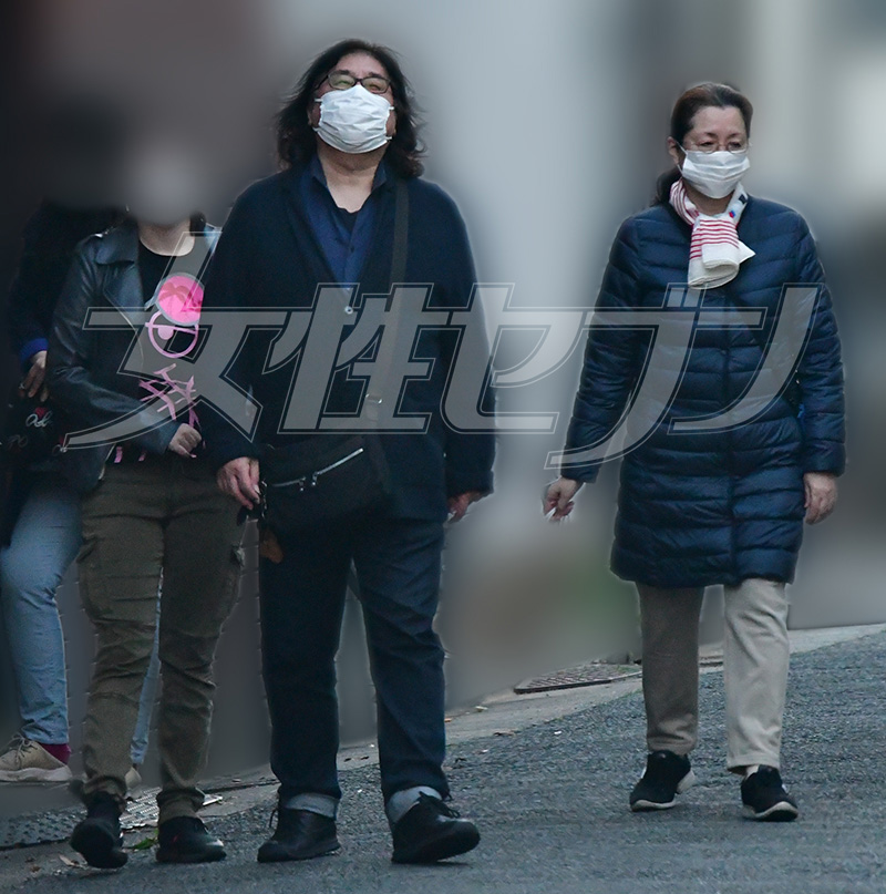 家族全員で出かけることも。左から娘たち、高内、松坂（2021年4月）