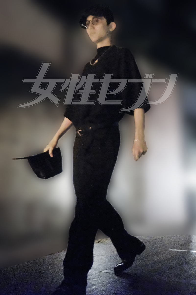 全身黒のファッションで身を包む永瀬（2025年7月）