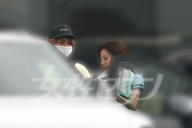 車に乗る中間と林（2025年6月）