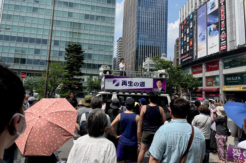 最近は街頭演説に行くのが日課に