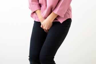 《夏の尿トラブルに注意》「頻尿」「膀胱炎」のリスクと対策を医師が解説　細菌の繁殖や重大な病気につながるケースも