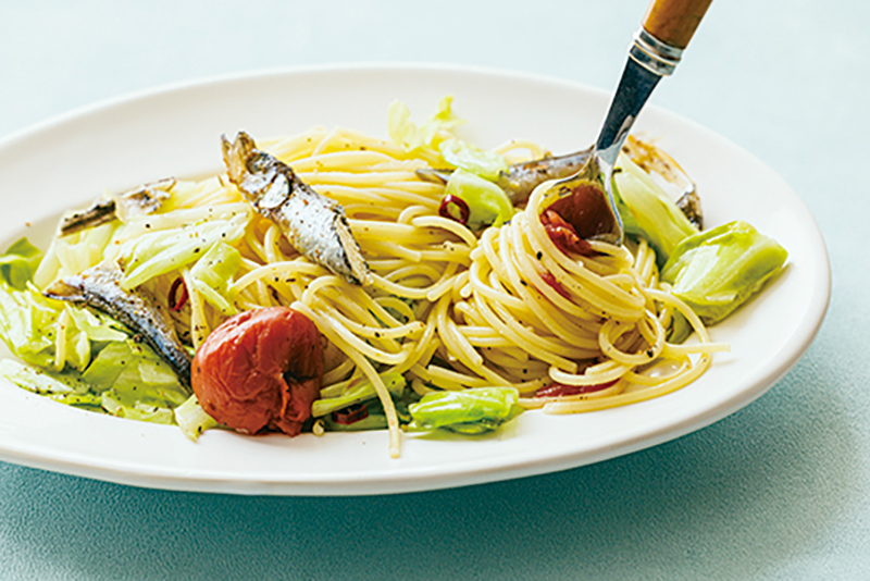 漬けたオイルやししゃもを麺に絡め、梅干しを崩しながら食べても絶品。