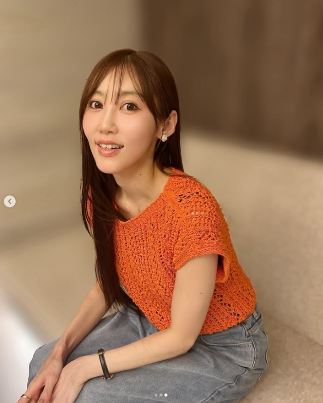 手を取り、明るい表情も見せていた